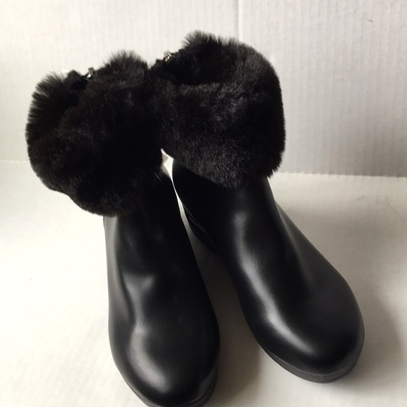 DKNY Abri Booties - Picture 2 of 16